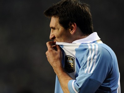 Messi: vinh quang và gánh nặng Messi: vinh quang và gánh nặng