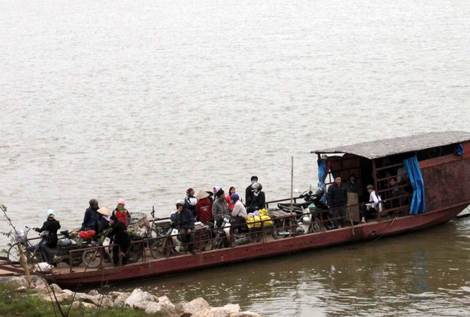 Hiểm nguy từ bến đò tự phát Hiểm nguy từ bến đò tự phát