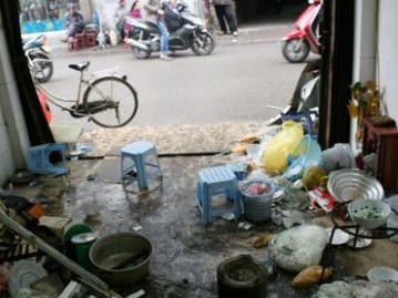 Sốc với phở 'gián', bún 'thạch sùng' ở Hà Nội Sốc với phở 'gián', bún 'thạch sùng' ở Hà Nội