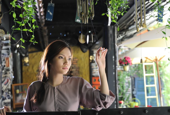 Éo le cảnh người đẹp Lâm Na Anh đi ở đợ Éo le cảnh người đẹp Lâm Na Anh đi ở đợ