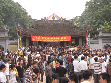 Dòng dõi vua Lý từ Hàn Quốc về dự hội Đền Đô Dòng dõi vua Lý từ Hàn Quốc về dự hội Đền Đô