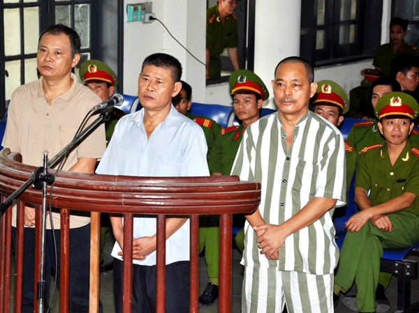 Hoãn phiên tòa phúc thẩm vụ Phương 'Linh hột' Hoãn phiên tòa phúc thẩm vụ Phương 'Linh hột'