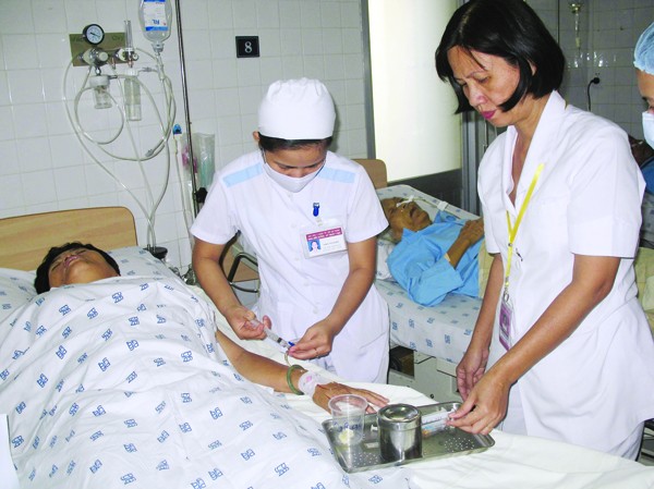 Quỹ bảo hiểm y tế sắp vỡ Lạm dụng thuốc, nhiều loại dịch vụ y tế tăng giá khiến quỹ BHYT rơi vào bội chi Ảnh: L.N