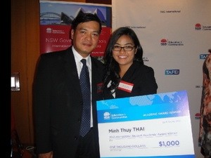 Học sinh Việt được tặng bằng khen tại Australia Học sinh Việt được tặng bằng khen tại Australia
