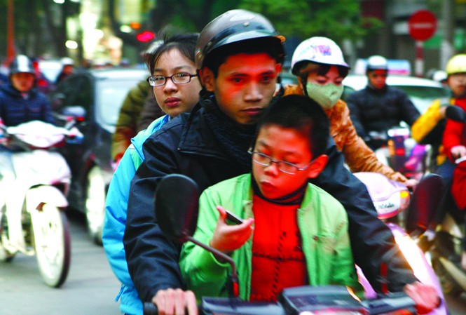 Cần điều chỉnh giờ học buổi chiều Đường phố Hà Nội ngày thay đổi giờ làm và giờ học Ảnh: Hồng Vĩnh