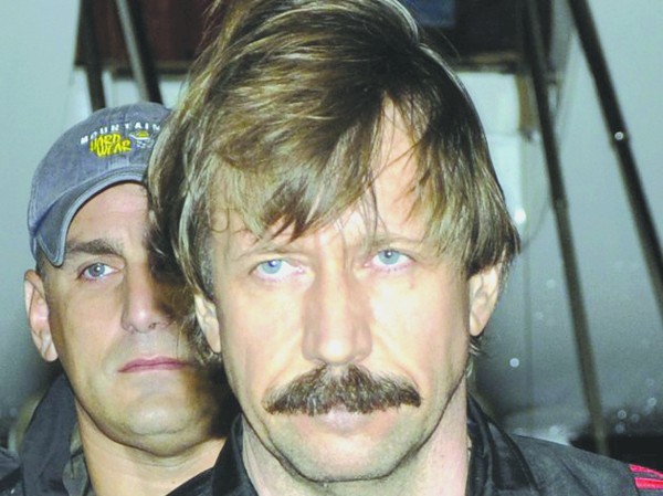 “Lái buôn thần chết” lĩnh 25 năm tù “Lái buôn thần chết” Viktor Bout bị dẫn độ từ Thái Lan sang Mỹ hồi
tháng 11-2010 Ảnh: AP