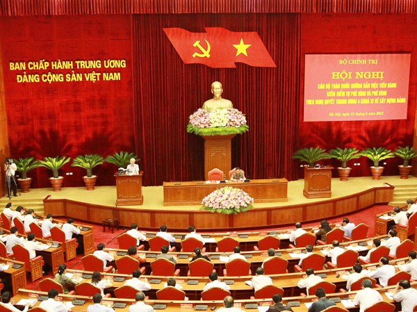 Bộ Chính trị, Ban Bí thư gương mẫu kiểm điểm để cấp dưới noi theo Ảnh: TTXVN