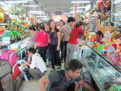 Lạng Sơn: Tiểu thương chợ Đông Kinh bán hàng trở lại Lạng Sơn: Tiểu thương chợ Đông Kinh bán hàng trở lại