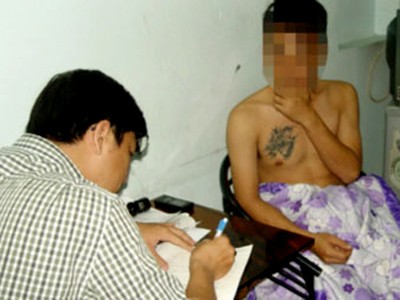 'Thú vui' kinh dị của quý bà khát tình Nam thanh niên bị bắt quả tang đang bán dâm