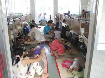 Dịch bệnh vào mùa, viện nhi quá tải Nhiều dịch bệnh ở trẻ vào mùa khiến bệnh viện quá tải