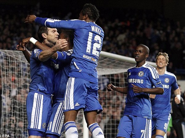 Mourinho: Chelsea không có cửa trước Barcelona Niềm vui vào bán kết của các cầu thủ Chelsea bị ông thày cũ Mourinho dội gáo nước lạnh Ảnh: EPA