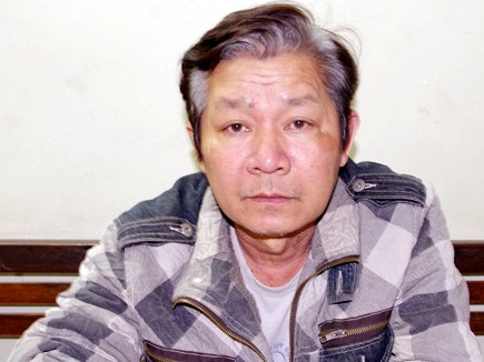 Con hỗn láo bị bố dùng búa đinh đánh chết Con hỗn láo bị bố dùng búa đinh đánh chết