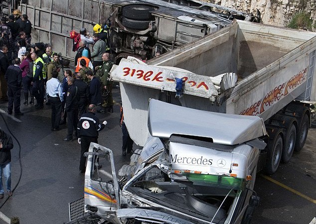 Palestine: Tai nạn xe buýt thảm khốc, tám học sinh thiệt mạng Palestine: Tai nạn xe buýt thảm khốc, tám học sinh thiệt mạng