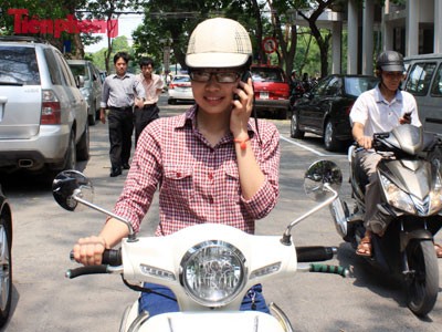 Điện thoại di động và an toàn giao thông Điện thoại di động và an toàn giao thông