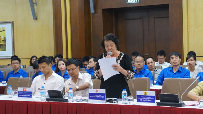 Yêu nước từ nỗ lực hằng ngày Anh hùng lao động Nguyễn Thị Nguyệt chia sẻ tại diễn đàn. Ảnh: Lưu Trinh.