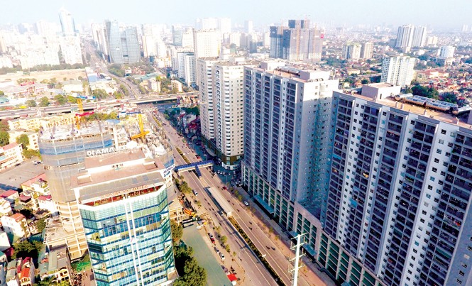 Đường Tố Hữu (Lê Văn Lương kéo dài): 2,7 km 'nhồi' 40 cao ốc! Hết đường Lê Văn Lương, nay lại đến đường Tố Hữu, cao ốc san sát mọc lên với tốc độ chóng mặt. Ảnh: Anh Tuấn.