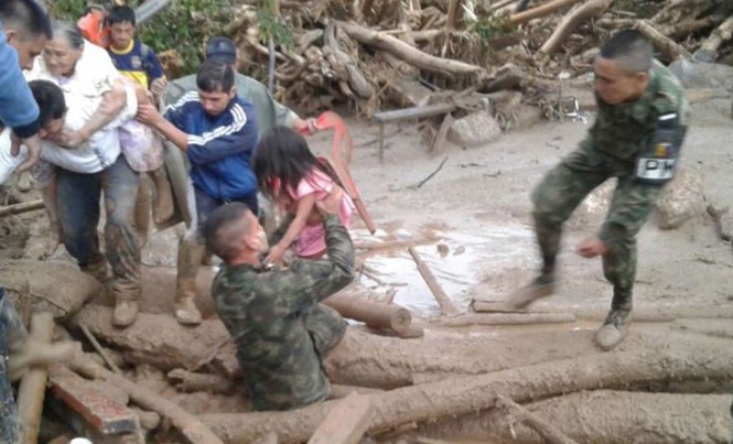 Lở đất tàn phá Colombia, 254 người chết: Hàng trăm người vẫn mất tích Lực lượng cứu hộ đang tìm kiếm hàng trăm người mất tích. Ảnh: Sky News.