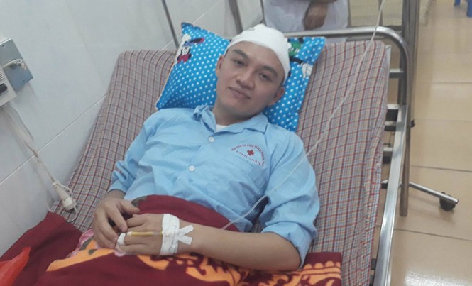 Bác sĩ bị người nhà bệnh nhân đánh bất tỉnh Bác sĩ Dương 1 ngày sau khi bị người nhà bệnh nhân hành hung.