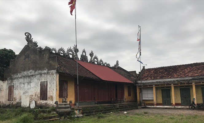 Một di tích quốc gia đổ nát chờ trùng tu Di tích quốc gia đình làng Thần Quy dột nát nhiều năm nay vẫn chưa được tu bổ. Ảnh: Nguyên Khánh.