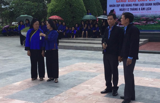 Chơi hội 'Háng Pỉnh' Hội “Háng Pỉnh” đậm đà bản sắc dân tộc xứ Lạng. Ảnh: Duy Chiến.
