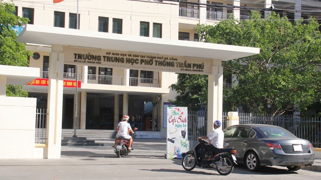 Hàng loạt giáo viên bị “xén” tiền bảo hiểm Trường THPT Trần Phú.