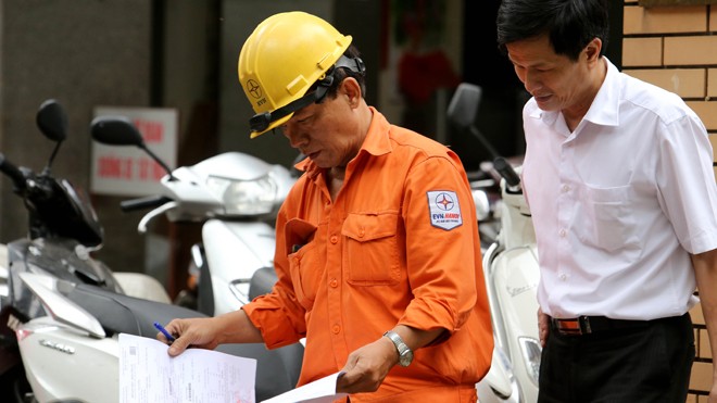 Vì sao EVN được quyền tăng giá điện 20%/năm? Nhiều chuyên gia phản đối việc trao quyền cho EVN tăng giá điện 20%/năm. Ảnh: Như Ý