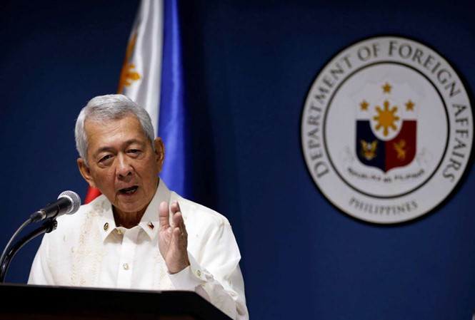 ASEAN quan ngại Trung Quốc quân sự hóa biển Đông Ngoại trưởng Philippines Perfecto Yasay.