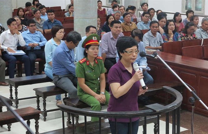 Xét xử Châu Thị Thu Nga: “Tiền chạy đại biểu Quốc hội được xem xét trong vụ án khác” Bị cáo Châu Thị Thu Nga.