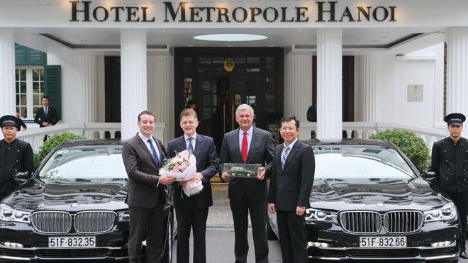 Khách sạn Metropole nhận lô xe 8 chiếc BMW Series 7 Lễ bàn giao 8 chiếc BMW Series 7 cho KS Metropole Hanoi