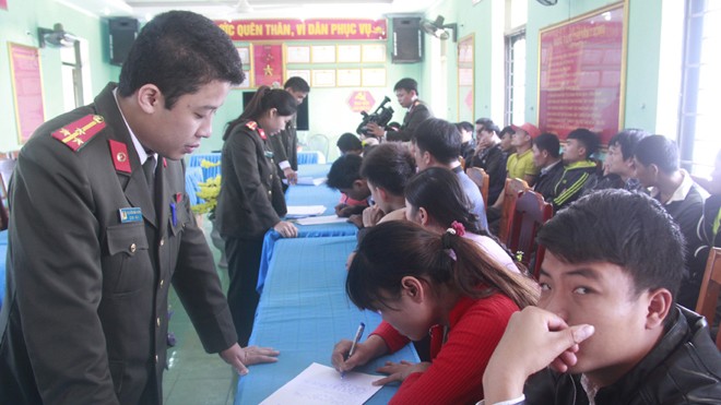 Tiếp tục ngăn chặn 32 người chuẩn bị xuất cảnh trái phép Công an huyện Cẩm Thủy ngăn chặn kịp thời 32 công dân chuẩn bị chuẩn bị. Ảnh: Công an Thanh Hóa