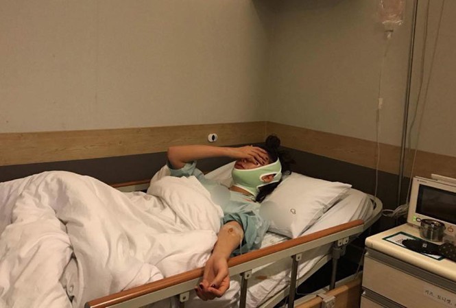 Trà Ngọc Hằng tung bằng chứng không phẫu thuật thẩm mỹ Trà Ngọc Hằng chia sẻ hình ảnh trên giường bệnh tại Hàn Quốc.