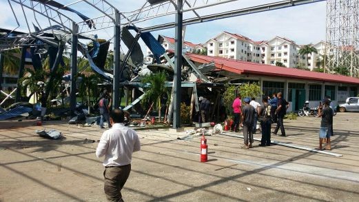 Trực thăng quân sự lao vào trường học, nhiều người bị thương Hiện trường vụ trực thăng quân sự lao vào trường học ở Malaysia sáng 4/10. (Ảnh: NST)