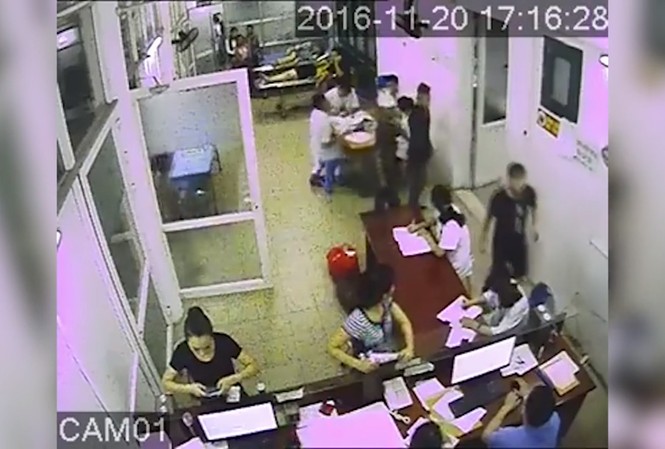 Chồng bệnh nhân gây hấn, làm náo loạn phòng cấp cứu Chồng bệnh nhân gây hấn, làm náo loạn phòng cấp cứu