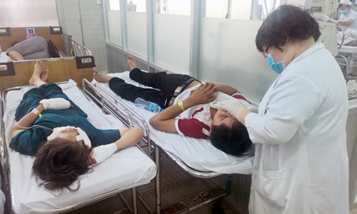 Lời kể hãi hùng của nạn nhân vụ đâm xe trên cao tốc Nhiều người đang được cấp cứu tại Bệnh viện Chợ Rẫy. Ảnh: Sơn Hòa