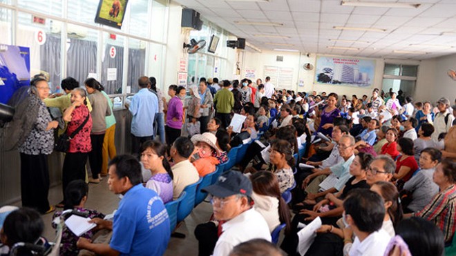 Bệnh viện quá tải vì bệnh nhân vượt tuyến BV Chợ Rẫy tích cực giảm quá tải bệnh viện (ảnh tại khu vực chờ lấy thuốc BV Chợ Rẫy) ảnh: Hữu Khoa