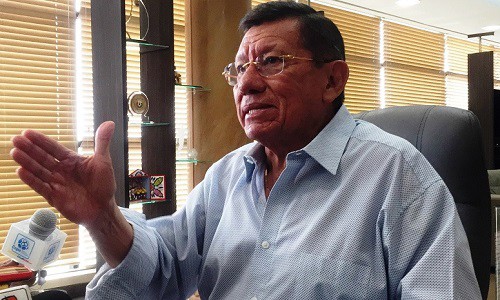 5 cầu thủ Ecuador tiệc tùng trước trận gặp Argentina Chủ tịch FEF Carlos Villacis phạt nặng năm tuyển thủ. Ảnh: FEF.