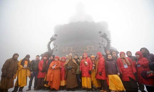 Đại tượng Phật A Di Đà lớn nhất VN được khai quang trên đỉnh Fansipan