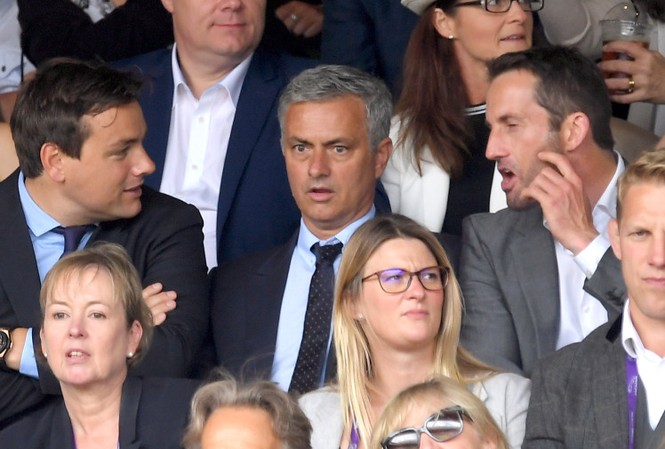 Mourinho tiếc đứt ruột vì để hụt thần đồng Bồ Đào Nha Mourinho thất vọng khi Van Gaal không chiêu mộ Renato Sanchez.