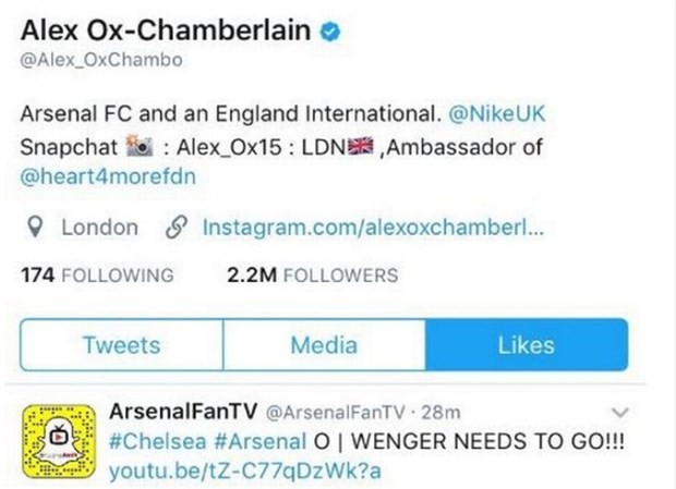 Ngay học trò 'cưng' cũng muốn Wenger rời Arsenal Alex Oxlade-Chamberlain đã bấm “like” một dòng bình luận kêu gọi Arsenal sa thải Arsene Wenger.