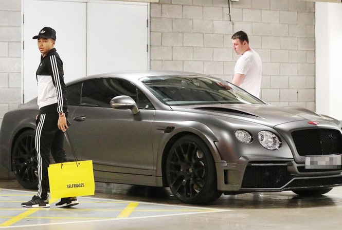 Mừng hợp đồng mới, sao M.U sắm siêu xe Jesse Lingard tự thưởng cho mình một chiếc Bentley Continental GT mới tinh.