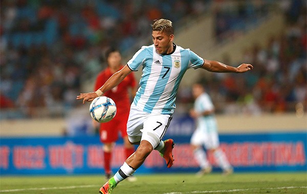 U20 Argentina bị loại, sao trẻ đấm nhân viên khách sạn Marcelo Torres tức giận tấn công nhân viên khách sạn.