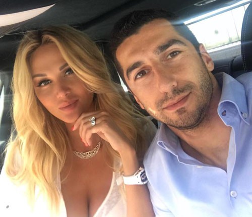 BẢN TIN Thể thao: Sao M.U giăng lưới tình cựu hoa hậu Nga Mkhitaryan hạnh phúc bên Victoria Lopyreva.