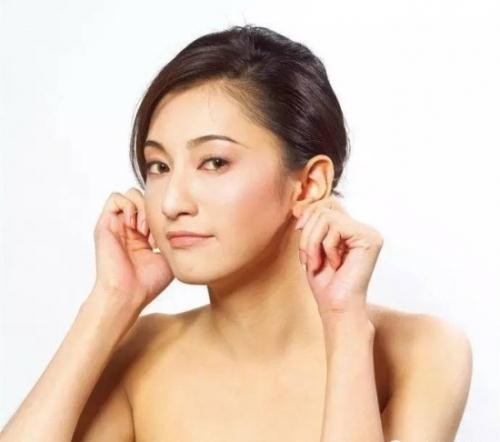 Xoa tai giúp dưỡng nhan, trị đau đầu Ảnh minh họa:: Internhet