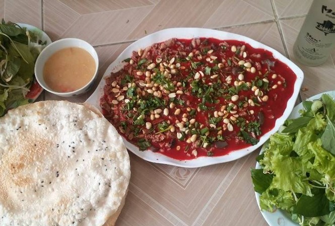Suy đa tạng, nhiễm trùng máu vì “vui miệng” ăn bát tiết canh Suy đa tạng, nhiễm trùng máu vì "vui miệng" ăn bát tiết canh. Ảnh minh hoạ: Internet