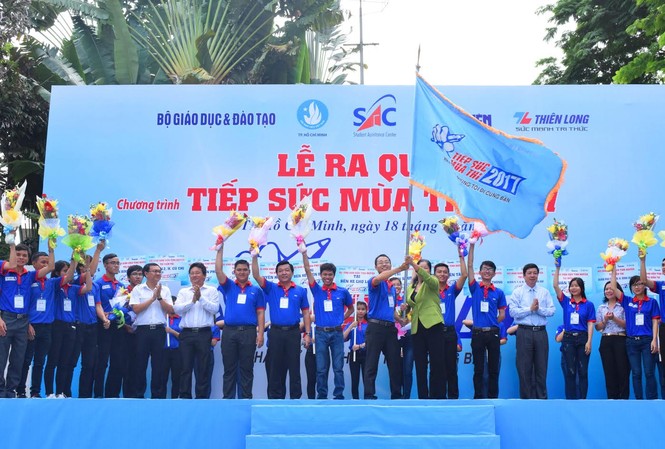 10.000 lượt sinh viên TPHCM tiếp sức mùa thi 2017 Phất cờ lệnh ra quân chương trình Tiếp sức mùa thi 2017 tại TPHCM.