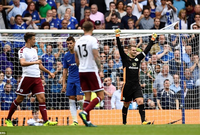 Chelsea thất thủ trong trận mở màn 'điên rồ' giải Ngoại hạng Anh Chelsea thất thủ trong trận mở màn 'điên rồ' giải Ngoại hạng Anh