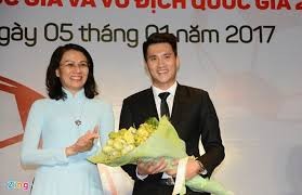 Công Vinh: 'Sẽ từ chức nếu không làm được việc' Lê Công Vinh được trao quyền Chủ tịch CLB Tp Hồ Chí Minh.