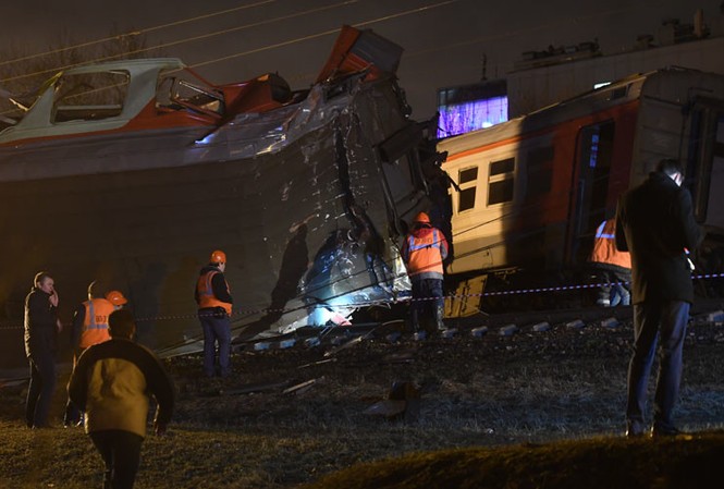 Hai tàu hỏa đâm nhau ở Nga, 50 người bị thương Hiện trường vụ hai tàu đâm nhau ở Moscow, Nga.