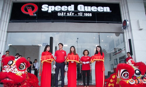 Speed Queen khai trương cửa hàng giặt sấy tự động đầu tiên ở Việt Nam Speed Queen khai trương cửa hàng giặt sấy tự động đầu tiên ở Việt Nam
