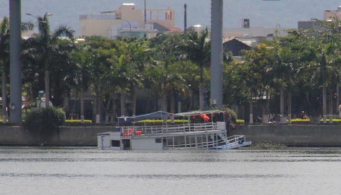 Đà Nẵng chấm dứt cải hoán tàu cá thành tàu du lịch Vụ chìm tàu du lịch Thảo Vân 2 đêm 4/6 gây ảnh hưởng xấu đến thành phố Đà Nẵng. Ảnh: Thanh Trần.